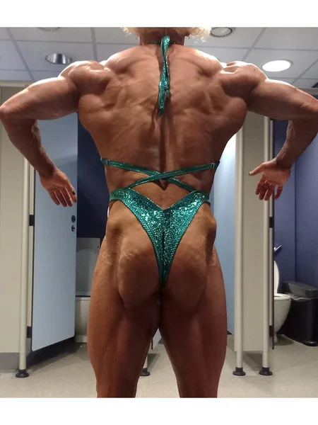 IFBB PRO Natalie.