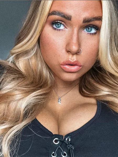 𝐀𝐛𝐢𝐠𝐚𝐢𝐥 𝐑𝐨𝐬𝐞 🌹