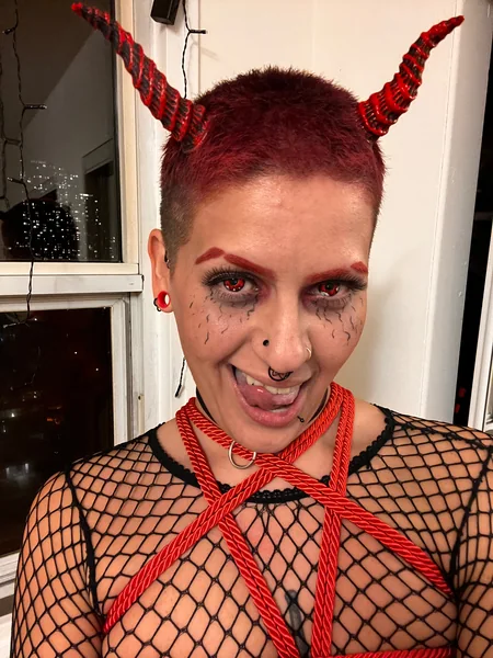 🖤 Alek |32| Trans Enby | Alt | Queer 🖤