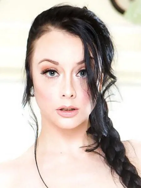 Alessa Savage