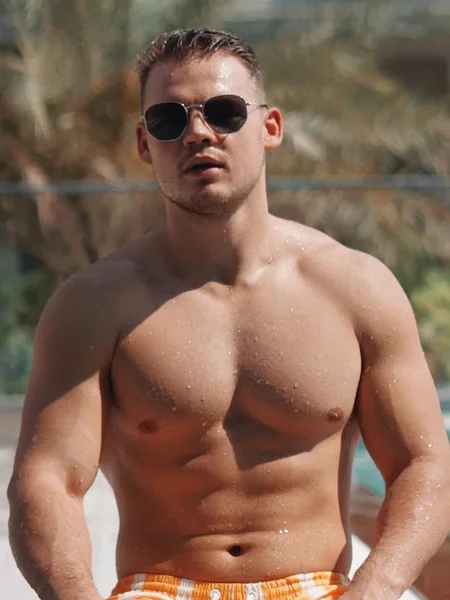 Alpha Tom