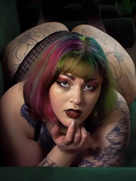 Amity deVile