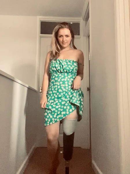 Amputee Bee 🐝🍯🦿🖤💋