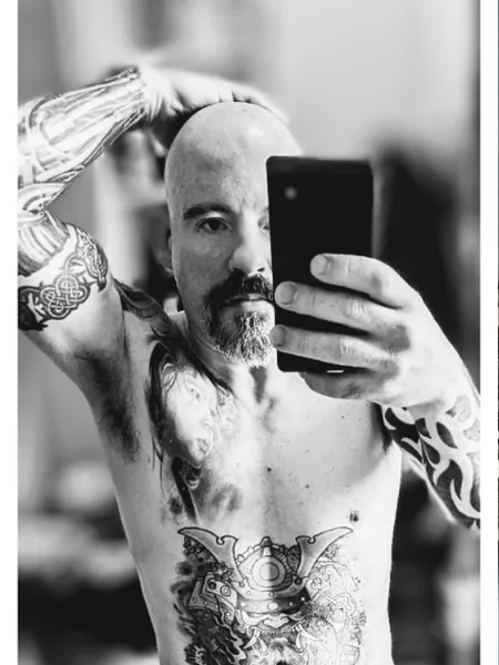 Amputee Bi Guy avatar
