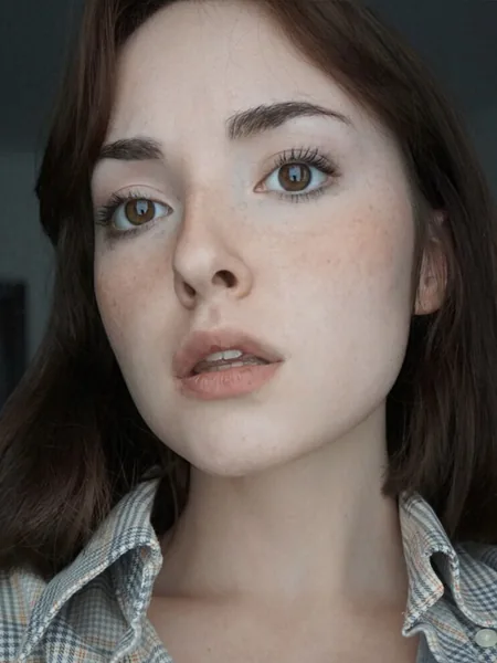 Anie Anarom