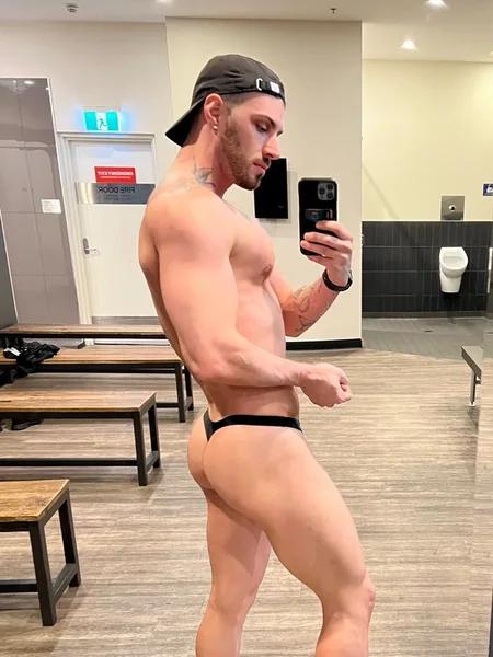 Aryn Hunter