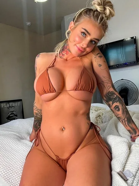 Ashley • Blonde &amp; Tatted 👱‍♀