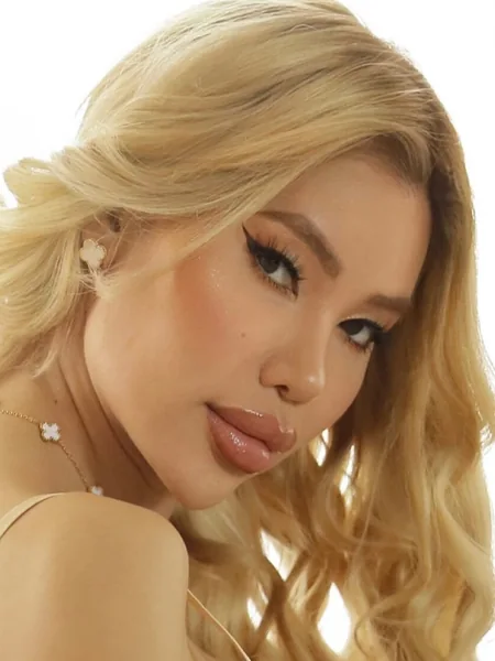 Bella Busty 🍒