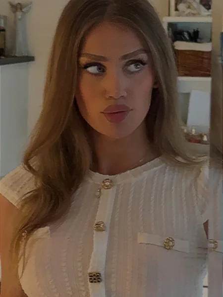 BÈLLA MALAK