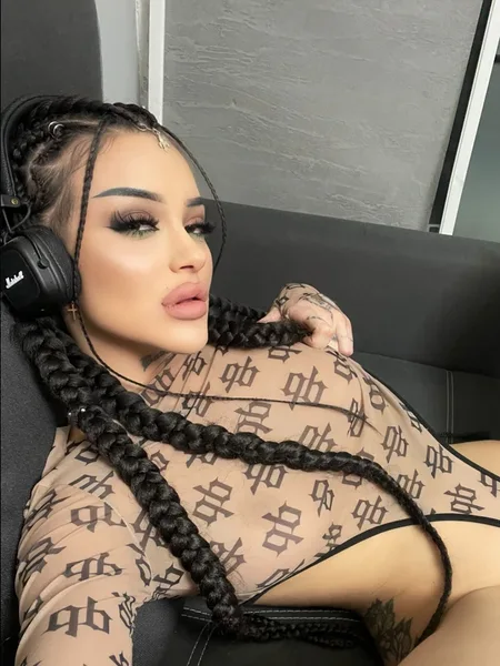 B E L L A 🖤 AMOUR avatar