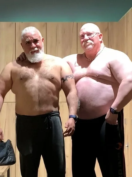 💪🏻 BigMuscleDads 💪🏻