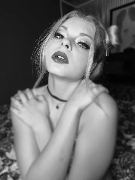 Blondiehope4200