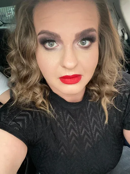 Blondy Red lips avatar