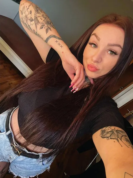 🟢Busty Lola