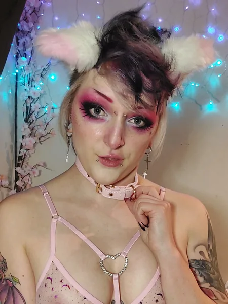 Caitlin Kitten
