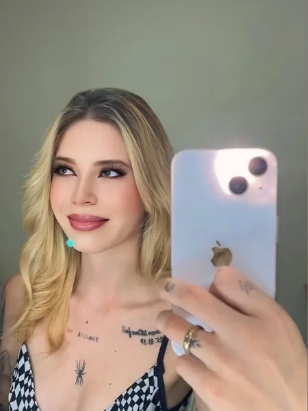 CAMILA HEREDIIA