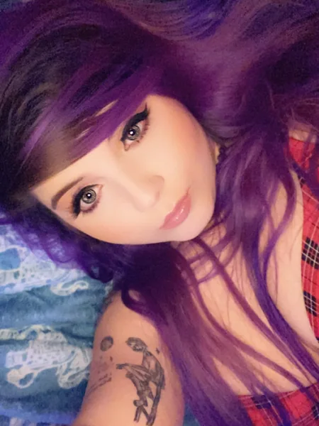 ur cute goth gf 🕸⚰️🖤