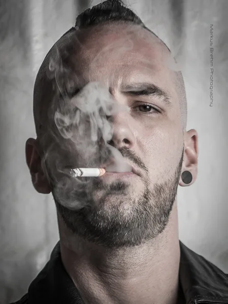 Chainsmoker