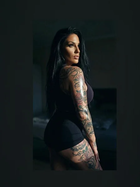 Curvy Chayenne