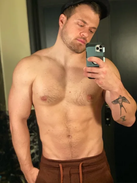 Chris Rhodes