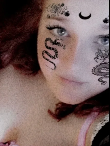 Chubby gamer girl