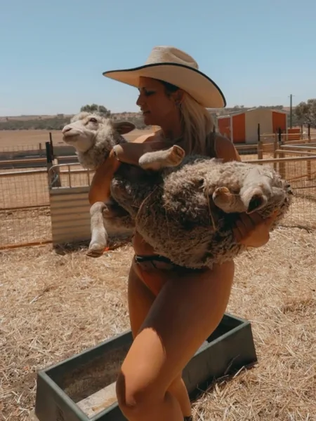 Cowgirl Lou avatar