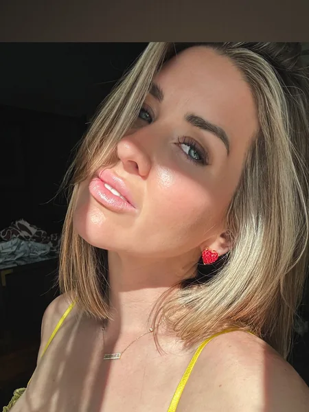 Claire_Rae_Free