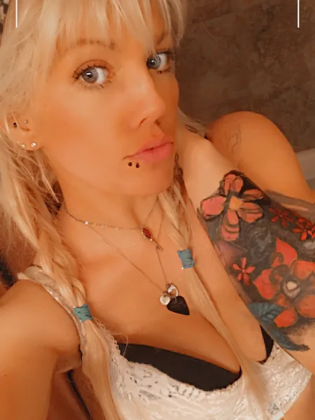Crazi Blonde avatar