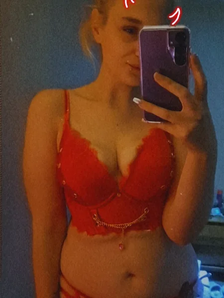 CurvyBabyxo