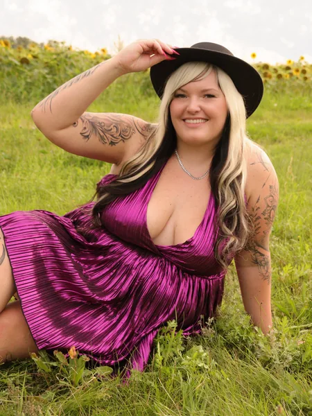 CurvyAngelina