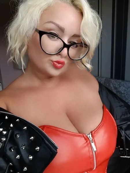 Curvy Christie