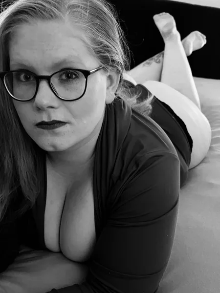 CurvyLeo93