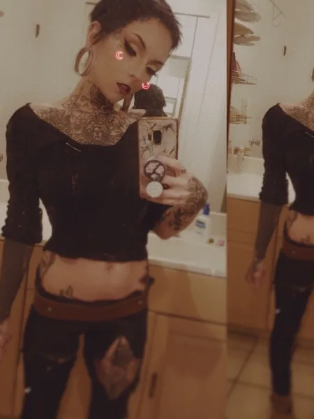 Elizabeth 🖤