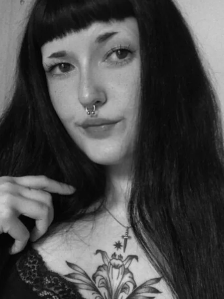 ☨ decaying rose ☨ avatar