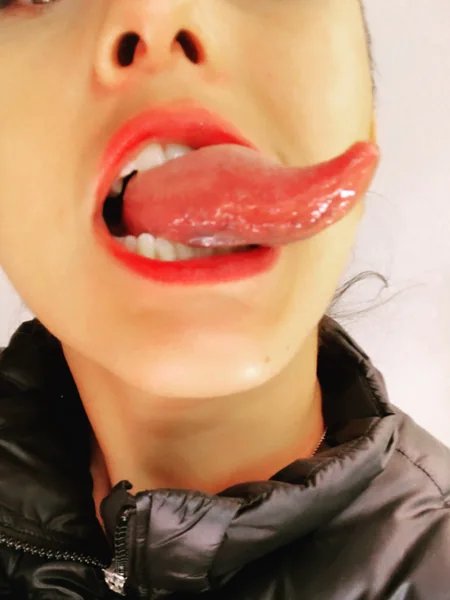 LONG TONGUE QUEEN