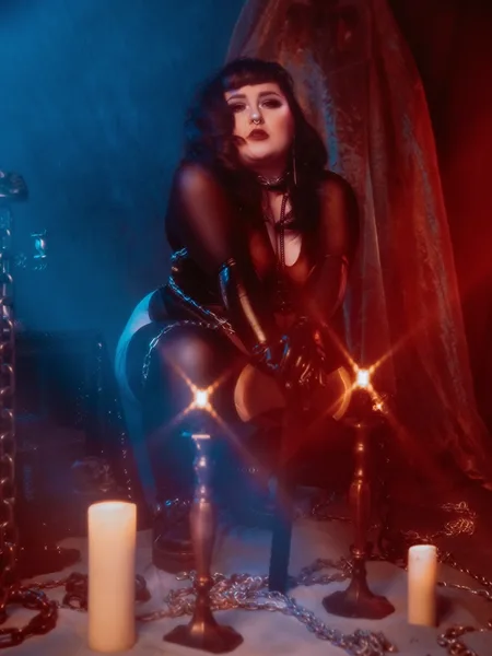 Mistress Donna Venom