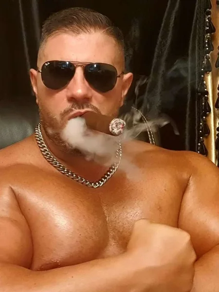 DomMuscleLeather