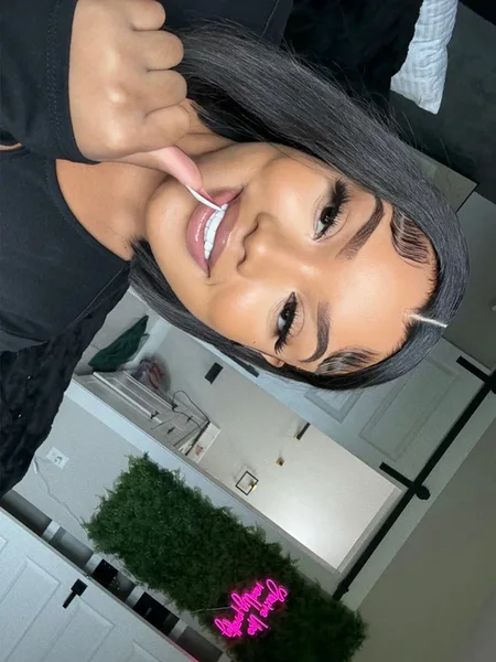 VELVET👩🏽‍❤️‍💋‍👩🏽