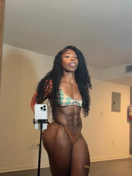 Ebony muscle lover