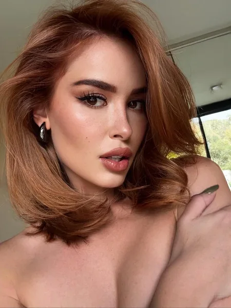 ⭐️ Elena Kamperi