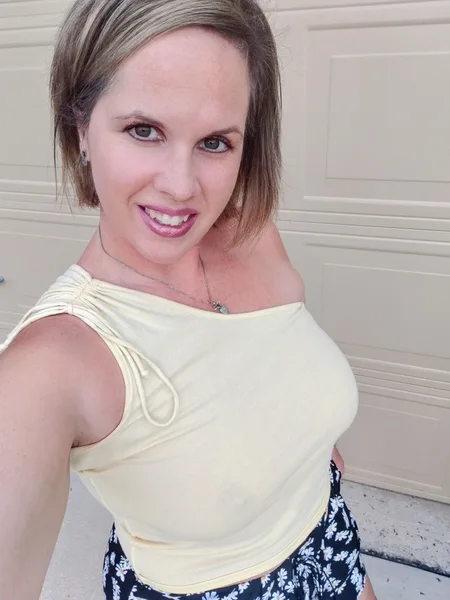 Elizabeth_Fineapple