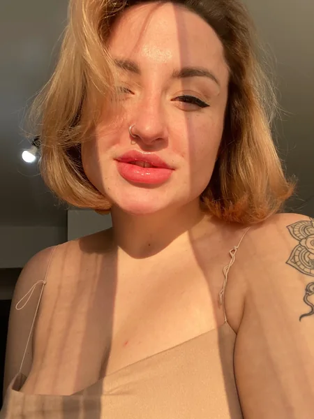 Elizabeth_Honey