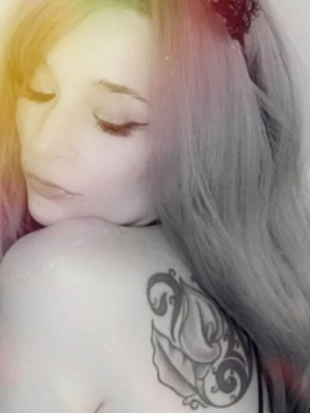 Ella DelFoxx