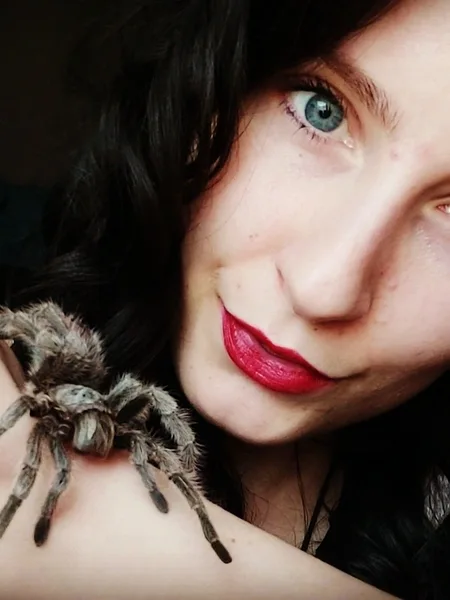𝓔𝓵𝓵𝓮🕷
