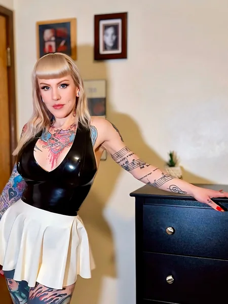 Emily Sins 🖤😈