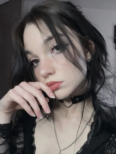 𝑬𝒔𝒕𝒉𝒆𝒓 𝑫𝒐𝒍𝒍 ♡