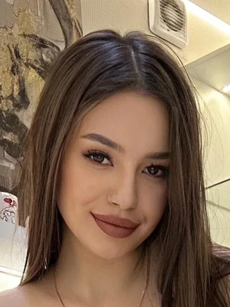 Eva Elfie🦋