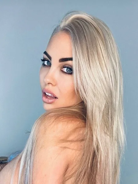 EVIE LEANA 😽 ONLINE NOW