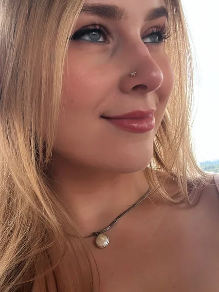 Fiona Peaches 🍑 avatar