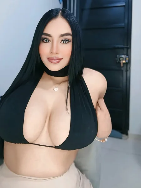 BRUNETTE LATINA ❤️